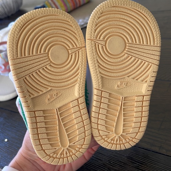 Baby girl Jordan drips size 4 - Picture 4 of 4